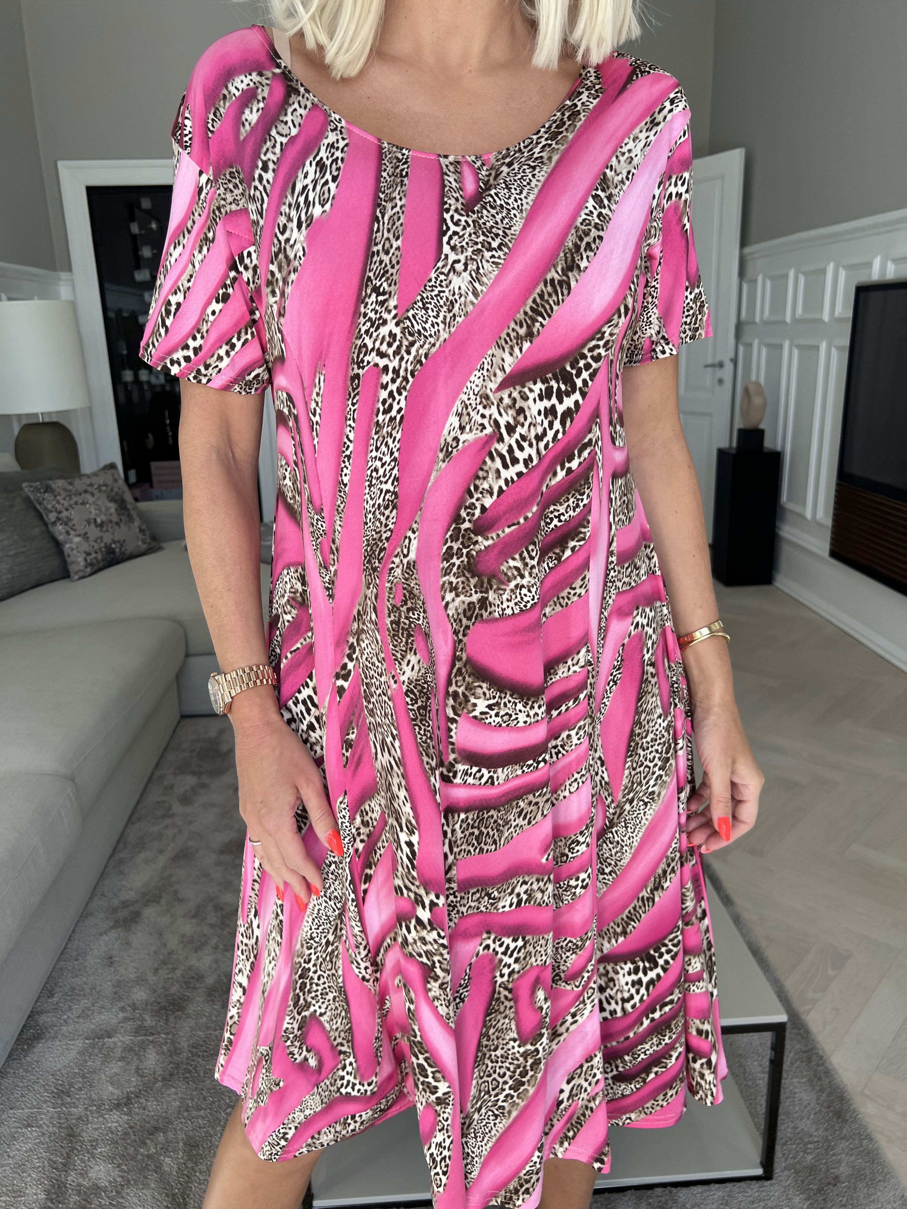 Lala - Elastisk kjole med striber af leopardprint